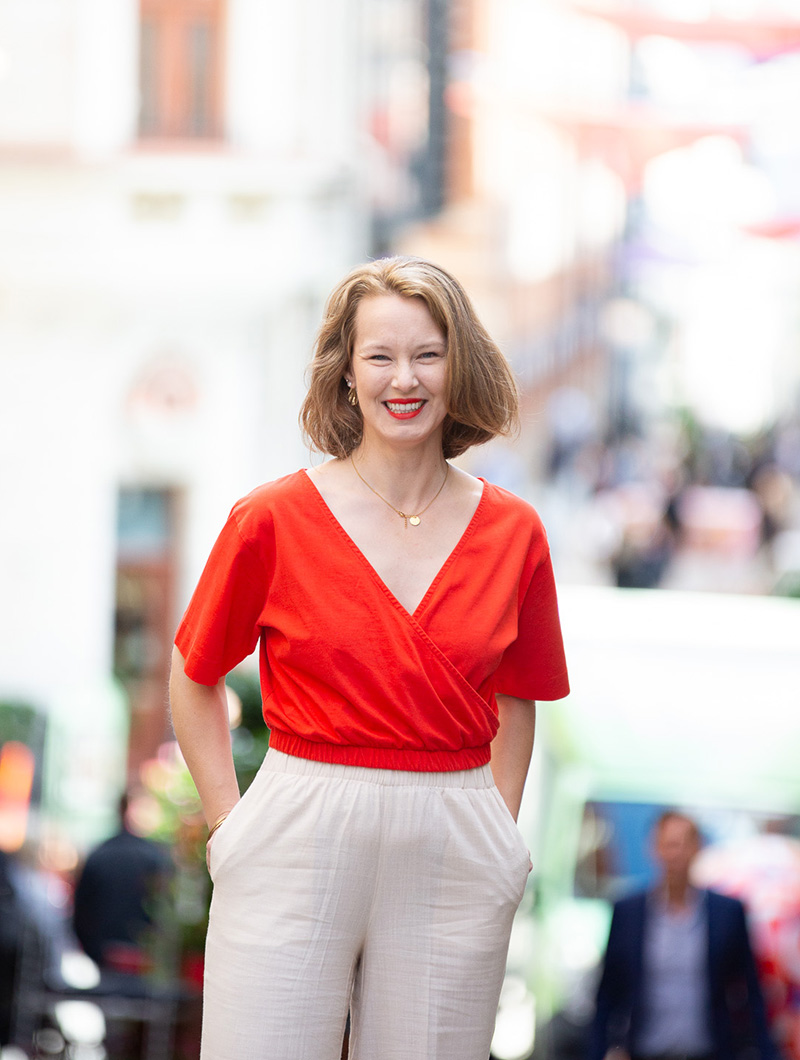 Sarah Hesslow Sarah Hesslow står i en power pose